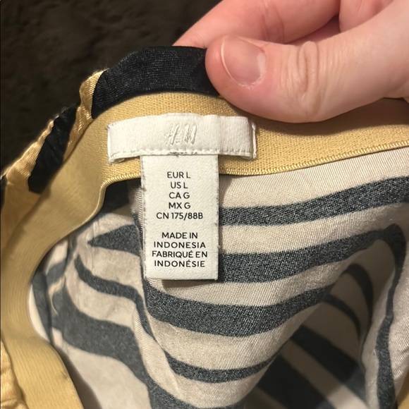 Chic Zebra Print Skirt - Picture 3 of 4